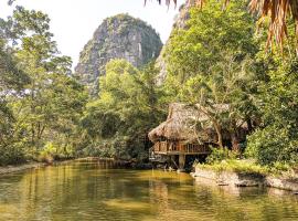 Hang Lan Ecolodge, отель в Ниньбине