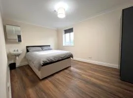 Atherley House - Winter Sale! Spacious Self Catered Rooms