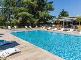 波城比利牛斯諾富特酒店