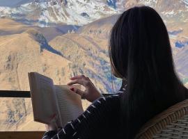 Lonely Mountain, hotel en Kazbegi