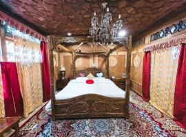 Chicago Group of Houseboats, hotel u gradu Srinagar