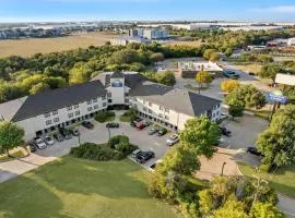 Days Inn & Suites by Wyndham DeSoto