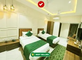 HOTEL VARANASI SS INN - Fully-Air-Conditioned Hotel at Prime Location With Parking - wifi- Restaurant - availability, near The Kashi Vishwanath Temple and Ganga Ghat - BEST HOTEL IN VARANASI
