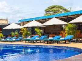 Miryams Village Inn Safari Lodge