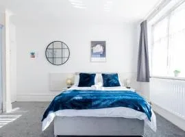 Contractor Hotel Stays, Big Groups, Free Parking