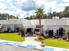 Cottonwood Suites Savannah Hotel & Conference Center