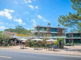 Hotel & Homestay Long Vũ Măng Đen, hotel di Kon Tum