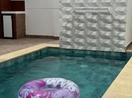 Lujosa Casa Privada con Piscina, hotel em Salinas