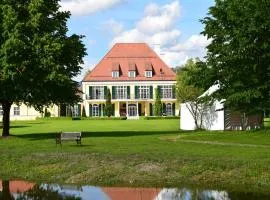 Gut Altholz Landhotel und Restaurant Hutter, hotel in Plattling