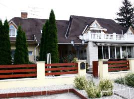 Parti Panzió, hotel in Tata