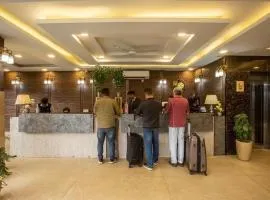 Airport Hotel De Rosewood Inn -Near Delhi Airport-Free Airport Drop