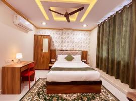 Hotel Rudra Rudra Inn Near Kashi Vishwanath temple، فندق في فاراناسي