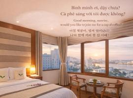 Moonlight Hotel & Suites - City Center Views, Han River and Dragon Bridge, hôtel à Đà Nẵng