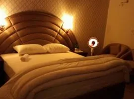 Royalz Hotel