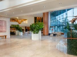 Yas Plaza Mangroves by IHG, hotel en Abu Dabi