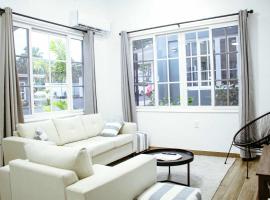 Viesnīca The Village Getaway- 2 Bedroom with luxury comfort and convenience pilsētā Apija