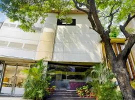 Super Townhouse Andheri Sakinaka Metro Formerly Hotel Amour