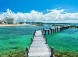 Sheraton Okinawa Sunmarina Resort، فندق في أونا