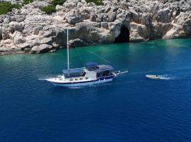 YourTourKey Gulet Accommodation, hotell sihtkohas Güvercin Adası