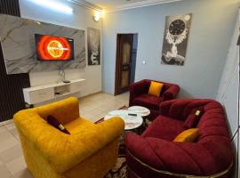 1 bedroom living room in Katre Yaar behind Bon Berger, hotel em Ouagadougou