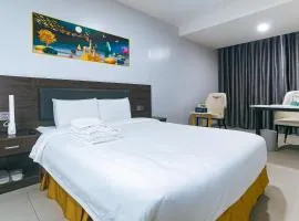 Luna Hotel by RedDoorz near MOA