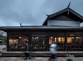 Lijiang Old Town Lanshe Hotel