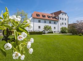 होटल की एक तस्वीर: Schloss Hotel Wasserburg