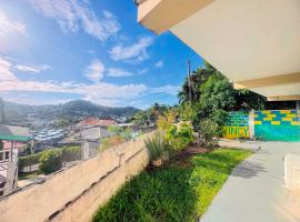 5 mins walk from Kingstown! - McKies Hill Suite #1 - Your Home Away from Home, hotel Kingstownban