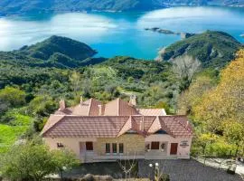Lake Kremasta Hotel