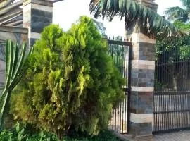 Shoebill Roost Hotel