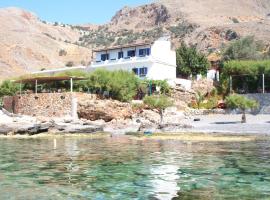 Hotel kuvat: Taverna Akrogiali