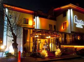 Deluxe Hotel Kupava, ξενοδοχείο στο Λβιβ