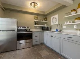 Converted Historic Suite Full Kitchen, 3rd Flr