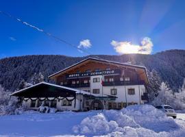 Albergo Scoiattolo, hotel v Falcadi