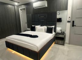 Gold Pine Hotel Mall Road, khách sạn ở Lahore
