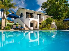 Viesnīca Sun Properties and Resort Hotel pilsētā Bovalona