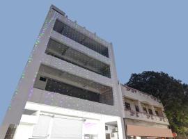 Capital O Townhouse Govinda Royal, hotell i Kanpur