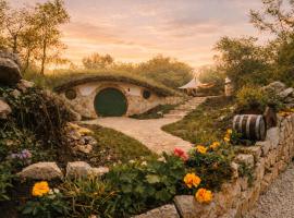 Mobbiton Mostar - Magical Underground Retreat, хотел в Мостар