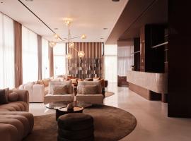 The Fiction, hotel Athénban