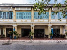 A picture of the hotel: The Columns