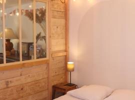 gîte Ferme St Pierre drôme, 2-4 personnes, prestations diverses、Chabeuilのホテル