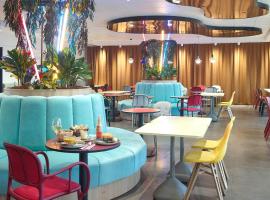 B&B HOTEL Paris 17 Batignolles, хотел в Париж