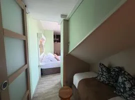 Logis Hôtel- Restaurant Le Relais Guillaume de Normandy-PARKING GRATUIT-Bornes électriques-VUE BAIE TERRASSE-Calme