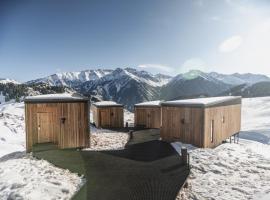 Oi Qaragai Mountain Resort، فندق في Besqaynar