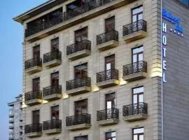 Boulevard Side Hotel