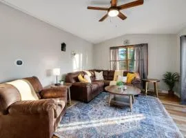 Natures Retreat Renovated with Quiet Pond Views