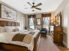 Dreams2Reality | Historic Branson Hotel - Buck Bungalow Room - Downtown