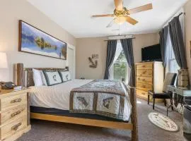 Dreams2Reality | Historic Branson Hotel - Fisherman's Cove Room - Downtown