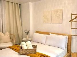 Azure Urban Resort Staycation By J&R, khách sạn ở Manila