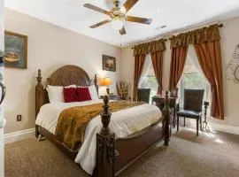 Dreams2Reality | Historic Branson Hotel - Notebook Room - Downtown